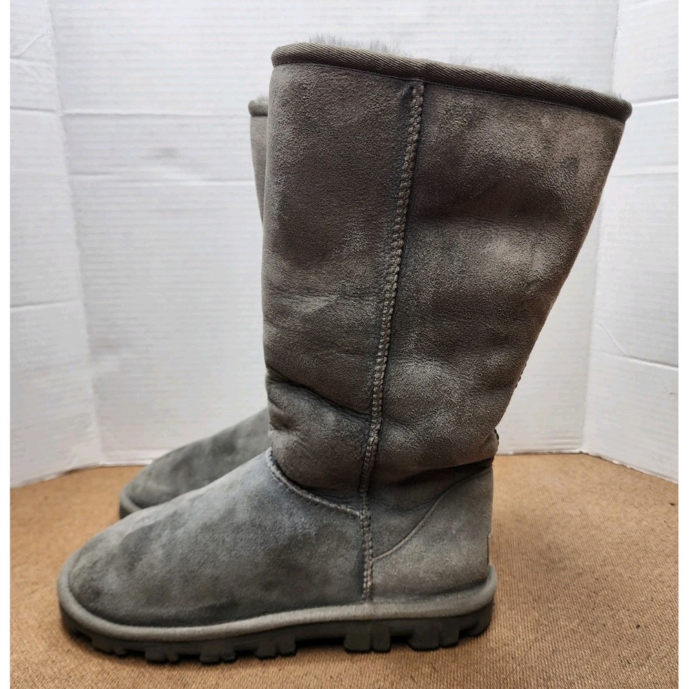 UGG Australia Women's Boot Essential Gray Classic Size 7